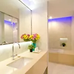 Hotel The 