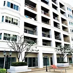 Platinum Suites, Thepprasit Road - Large Top Floor Studio