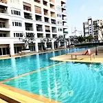 Platinum Suites, Thepprasit Road - Large Top Floor Studio