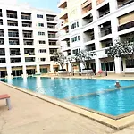 Platinum Suites, Thepprasit Road - Large Top Floor Studio