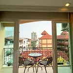 โรงแรมไอวอรี่พาเลซ