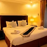 Ivory Palace โรงแรม 3*