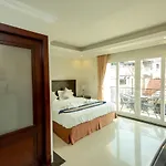 โรงแรม Ivory Palace 3*