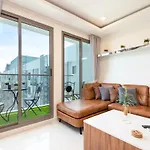 Rare Xxxl Swimming Pools - 500mbps Blazing Fast Free Wifi - Floor Pool View Balcony - Gym - Sauna - Kids Playground - Supermarkets อพาร์ทเม้น Pattaya