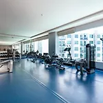 อพาร์ทเม้น Rare Xxxl Swimming Pools - 500mbps Blazing Fast Free Wifi - Floor Pool View Balcony - Gym - Sauna - Kids Playground - Supermarkets