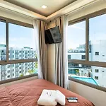 Rare Xxxl Swimming Pools - 500mbps Blazing Fast Free Wifi - Floor Pool View Balcony - Gym - Sauna - Kids Playground - Supermarkets