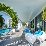 Rare Xxxl Swimming Pools - 500mbps Blazing Fast Free Wifi - Floor Pool View Balcony - Gym - Sauna - Kids Playground - Supermarkets *