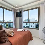 Rare Xxxl Swimming Pools - 500mbps Blazing Fast Free Wifi - Floor Pool View Balcony - Gym - Sauna - Kids Playground - Supermarkets Pattaya
