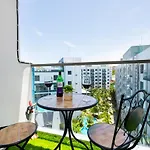Rare Xxxl Swimming Pools - 500mbps Blazing Fast Free Wifi - Floor Pool View Balcony - Gym - Sauna - Kids Playground - Supermarkets *