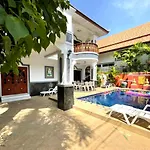 Madee Villa - Pattaya Holiday House Walking Street 6 Bedrooms