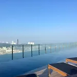 The Base 网红公寓顶楼无边泳池中文房东