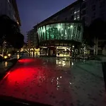 Stylish With Blazing Fast Fiber Internet, Pool, Sauna, Steam Room, Gym - Guest Friendly อพาร์ทเม้น