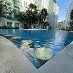 Stylish Condo With Blazing Fast Fiber Internet, Pool, Sauna, Steam Room, Gym - Guest Friendly