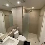 อพาร์ทเม้น Stylish With Blazing Fast Fiber Internet, Pool, Sauna, Steam Room, Gym - Guest Friendly *