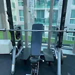 Stylish With Blazing Fast Fiber Internet, Pool, Sauna, Steam Room, Gym - Guest Friendly อพาร์ทเม้น