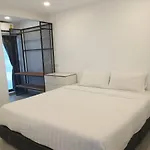 Pattaya Waking Street 5 Bedroom Pool Villa