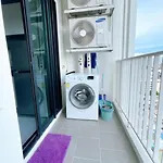 อพาร์ทเม้น The Base Long Balcony King-bed With Infinity Pool & Free Netflix