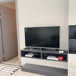 อพาร์ทเม้น The Base Long Balcony King-bed With Infinity Pool & Free Netflix
