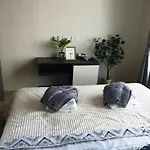 อพาร์ทเม้น The Base Long Balcony King-bed With Infinity Pool & Free Netflix