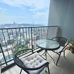 อพาร์ทเม้น The Base 2bed King&queen Sky Seaview & Infinity Pool Pattaya