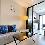 The Base Long Balcony King-bed With Infinity Pool & Free Netflix อพาร์ทเม้น *
