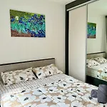 Apartment Condo: Pool, Gym & Fast Wi-fi Pattaya