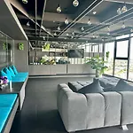 Apartment Condo: Pool, Gym & Fast Wi-fi