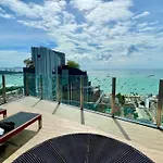 Condo: Pool, Gym & Fast Wi-fi Apartment