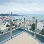 The Base 网红公寓 市中心核心区顶层无边泳池俯瞰整个芭堤雅海湾 Apartment