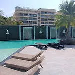 Arcadia Center Suites