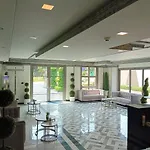 Arcadia Center Apartment *