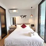 Edge Central Pattaya High-Rise Large Room With Sea View