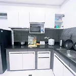 4 Bedroom 6 Bathroom In Downtown * Pattaya