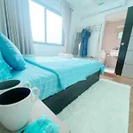 4 Bedroom 6 Bathroom In Downtown *