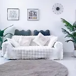 4 Bedroom 6 Bathroom In Downtown วิลล่า