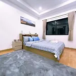 4 Bedroom 6 Bathroom In Downtown วิลล่า *