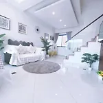 4 Bedroom 6 Bathroom In Downtown *