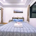 4 Bedroom 6 Bathroom In Downtown