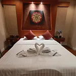 芭提雅ω好莱坞ω泳池别墅ω泰国风情ω轰趴派对ω网红ω拍照ω蜜月ω夜店ω豪华 Villa *