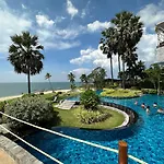 Oceanfront Luxury In With Private And Inifinity Pool - Not A 30 Day Minimum Pattaya
