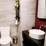 Apartment Edge By Thida *