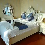 Oceanfront Luxury In With Private And Inifinity Pool - Not A 30 Day Minimum Pattaya
