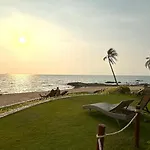 Oceanfront Luxury In With Private And Inifinity Pool - Not A 30 Day Minimum Apartment