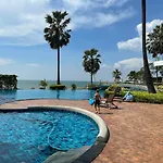 Oceanfront Luxury In With Private And Inifinity Pool - Not A 30 Day Minimum Pattaya