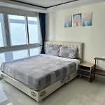 芭提雅中心 Grand Avenue 2卧室公寓泳池景 智能电视 高速互联网 อพาร์ทเม้น