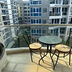 芭提雅中心 Grand Avenue 2卧室公寓泳池景 智能电视 高速互联网 อพาร์ทเม้น Pattaya