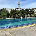 Moderne Og Delikat Pa Stranden I Jomtien