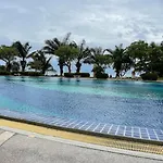 Moderne Og Delikat Pa Stranden I Jomtien