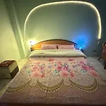 Colorful Comfortable Room 七彩公寓 机场巴士站隔壁 出门双条车直达各景区