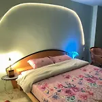 Colorful Comfortable Room 七彩公寓 机场巴士站隔壁 出门双条车直达各景区